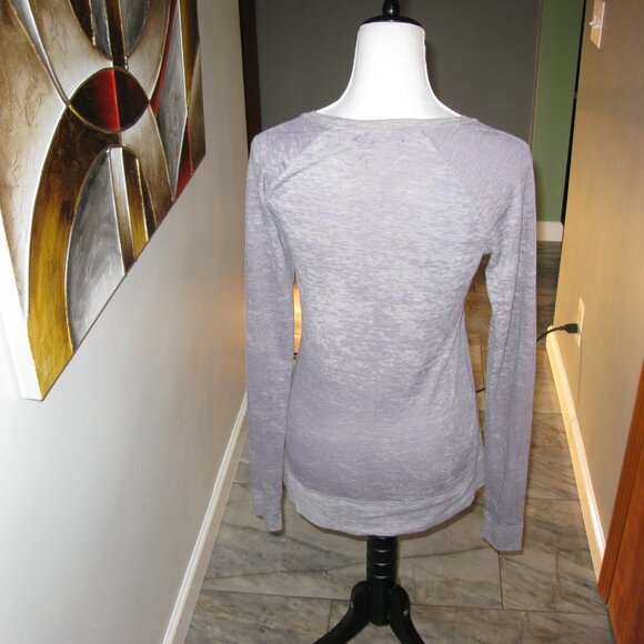 NOLLIE Gray Semi-Sheer Lightweight Long Sleeve Top Size Small - Picture 3 of 4